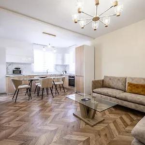 luxury-apartament-in-blloku-area-nr2.hotels-in-tirana.com/